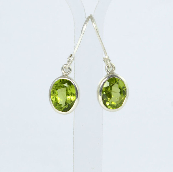 Unikat Ohrhänger Peridot Oval 9x7 mm