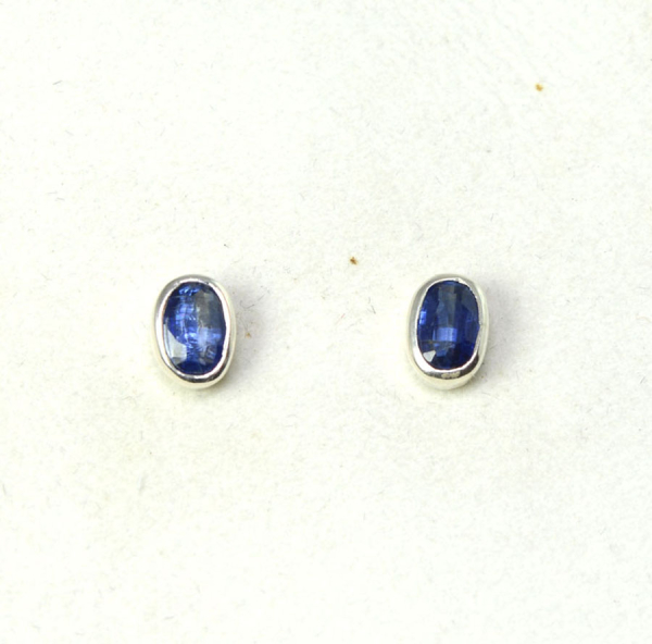 Unikat Ohrstecker Disthen Oval 6x4 mm