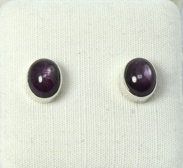 Unikat Ohrstecker Stern-Rubin Oval 7x5 mm