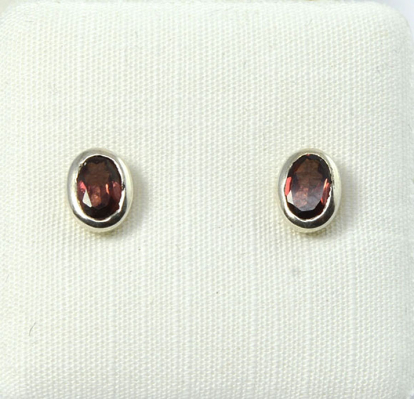 Ohrstecker Granat Oval 5x3 mm
