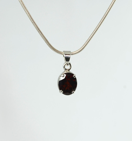 Unikat Anhänger Granat Almandin Oval 10x8 mm