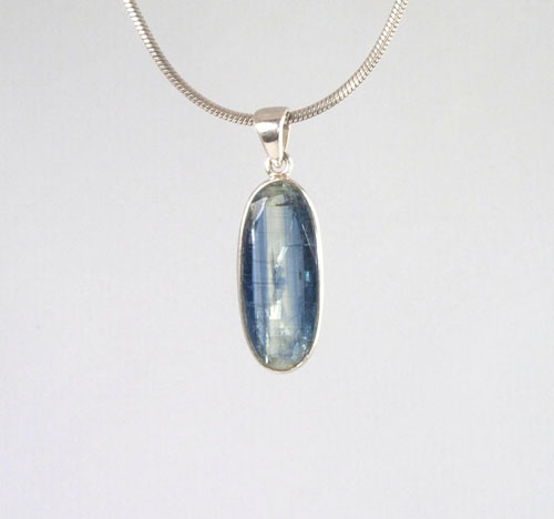 Unikat Anhänger Disthen Oval