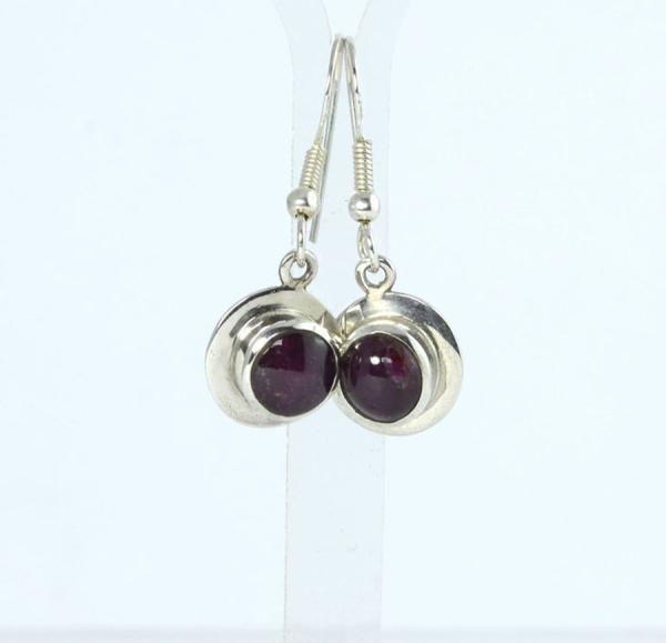 Unikat Ohrhänger Stern-Rubin Oval 7x6 mm