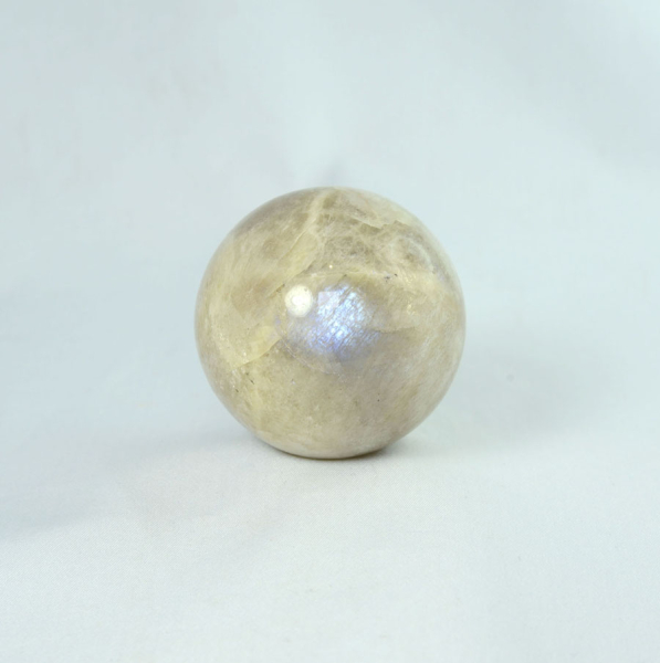 Unikat Mondstein Weiß Kugel 55 mm