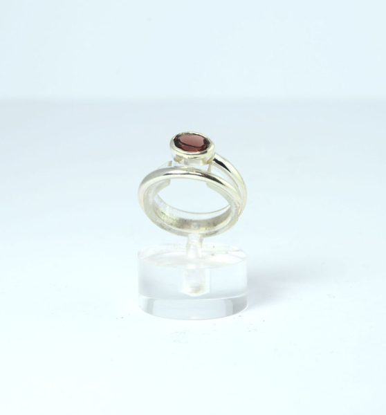 Ring Granat Spiral Facettiert