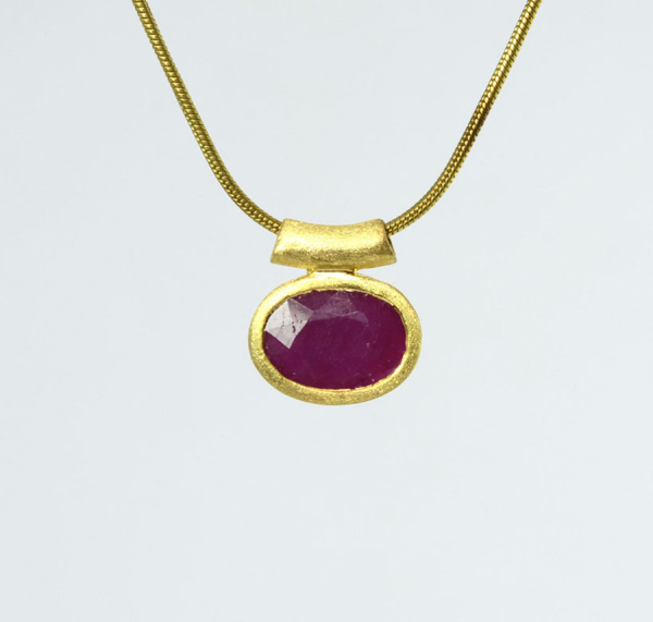 Unikat Anhänger Rubin Oval 8x11 mm Vergoldet