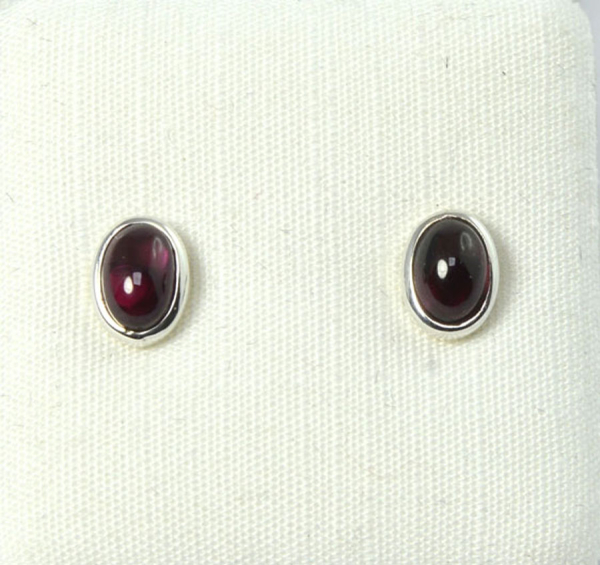 Ohrstecker Granat Oval 6x4 mm