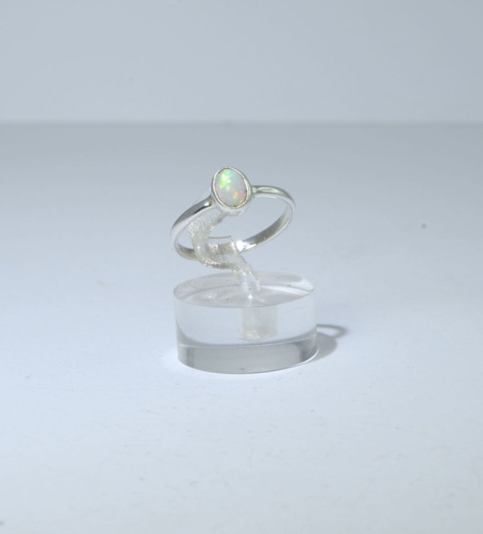 Unikat Ring Edelopal Oval 6x4 mm