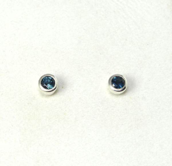 Unikat Ohrstecker Turmalin Indigolith Rund 4 mm
