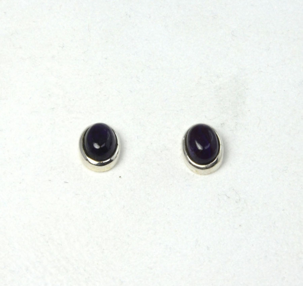 Unikat Ohrstecker Sugilith Oval 7x5 mm