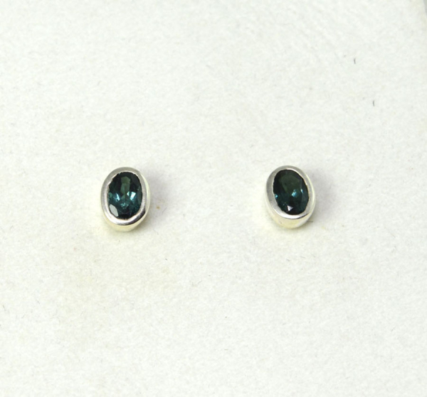 Unikat Ohrstecker Turmalin Indigolith Oval 5x3 mm-