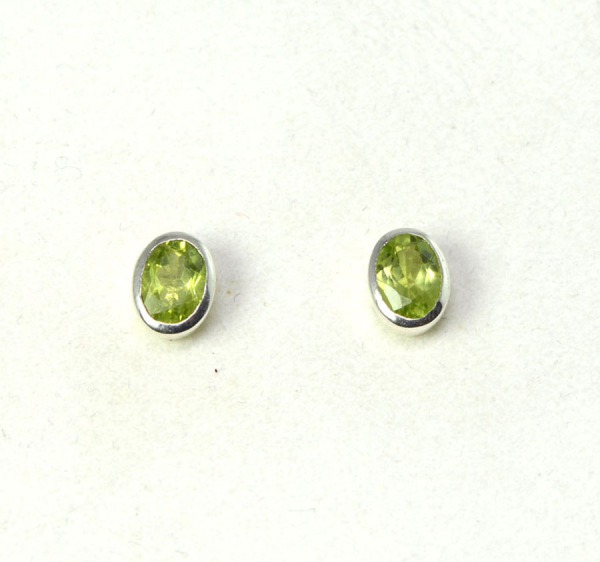 Ohrstecker Peridot Oval 7x5 mm