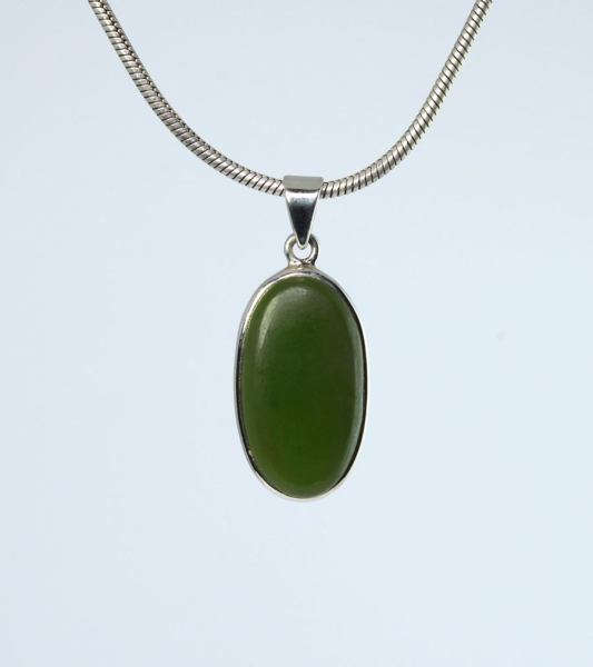 Unikat Anhänger Nephrit Jade Oval 25x13 mm