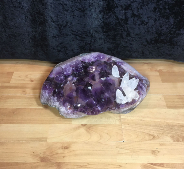 Unikat Amethyst Stufe XXL mit Calcit-Kristallen