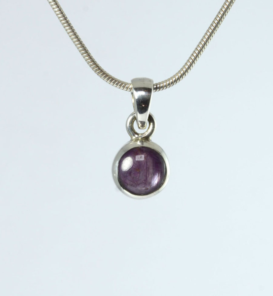 Unikat Anhänger Stern-Rubin Rund 8 mm