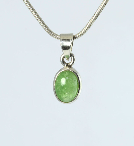 Unikat Anhänger Granat Tsavorit Oval 9x7 mm