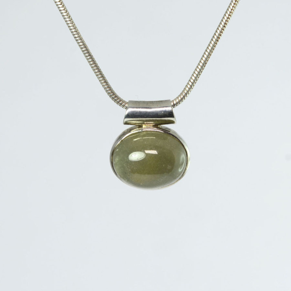 Unikat Anhänge Saphir Grün Oval
