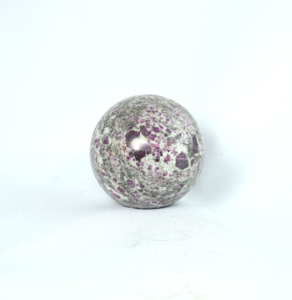 Unikat Rubin-Granit Kugel 55 mm