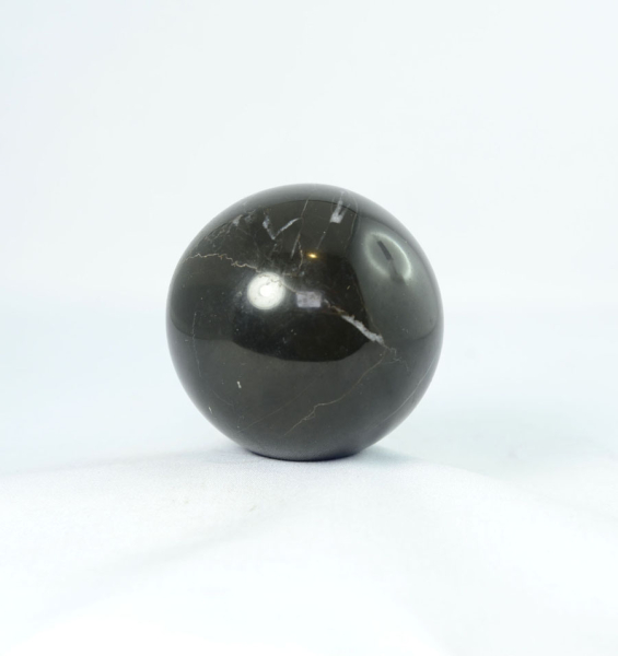 Unikat Calcit Schwarz Kugel 61 mm